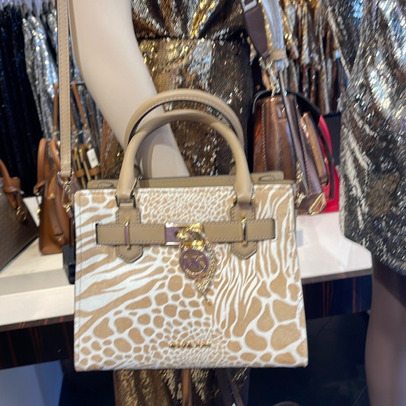 Michael Kors
Hamilton Small Satchel Leather
Color: Camel
NWT - Picture 16 of 16